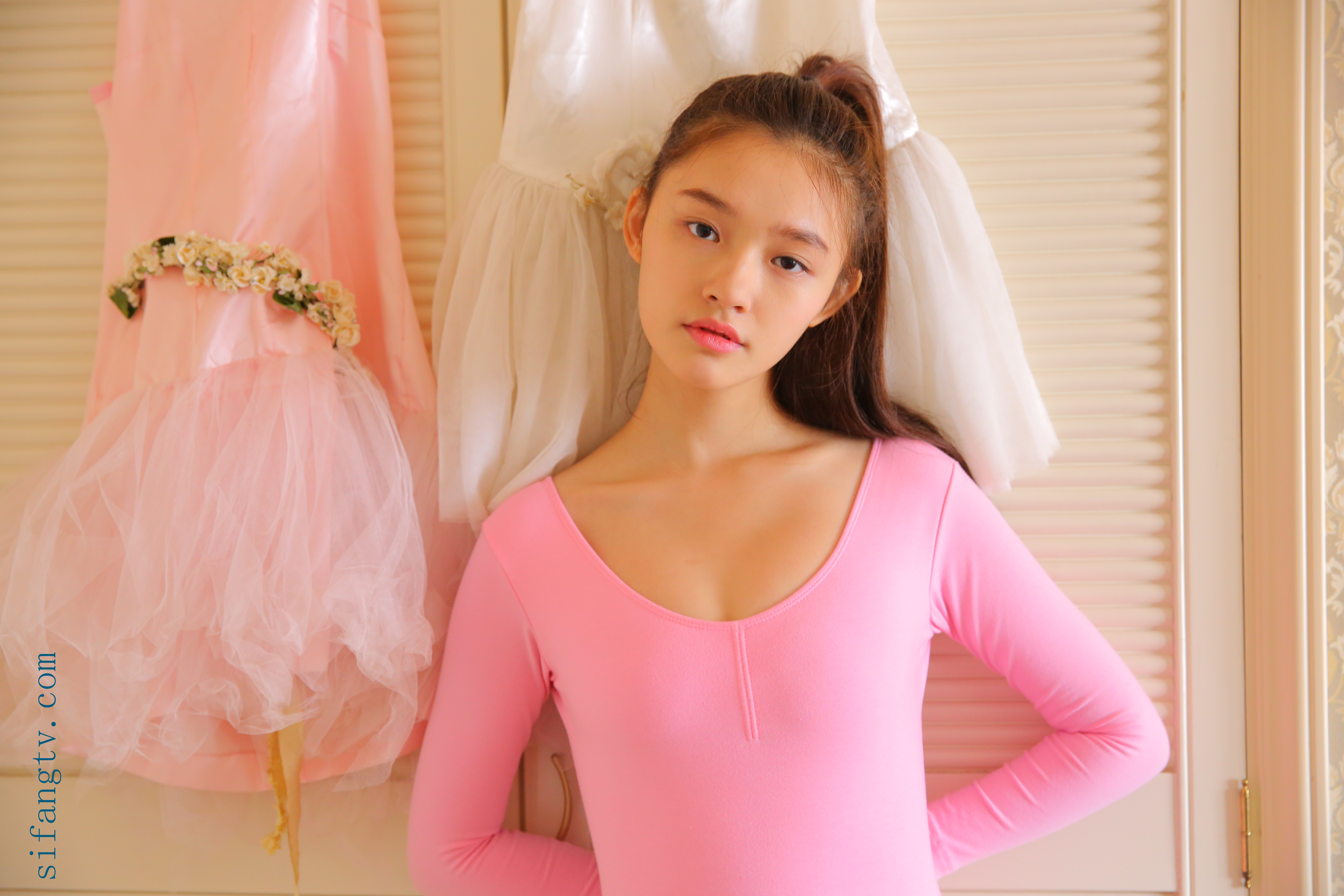 11.18 补链 明星林允写真原图超高清745P，外网高价购漏内裤，漏大腿